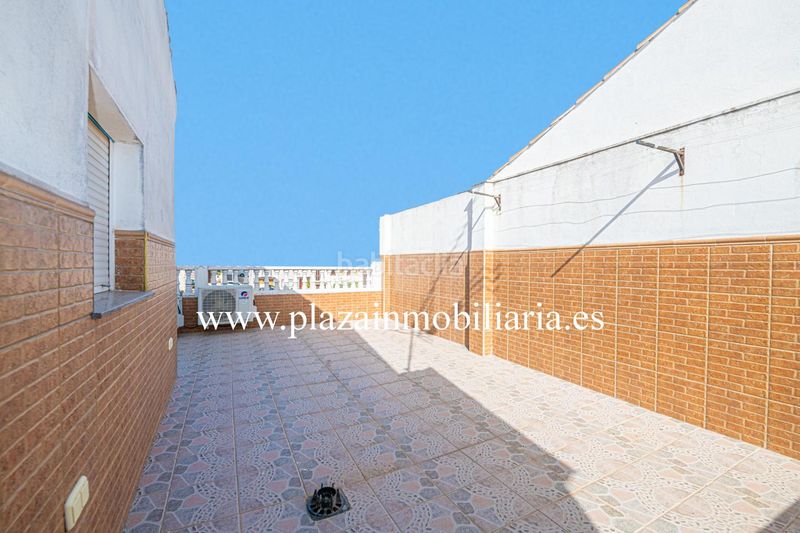 Foto c6cc00a4-403e-4a76-8194-c9c4988da079. Casa amb aparcament a jardín Lucena Lucena