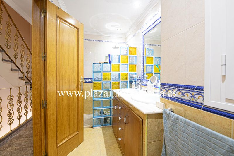 Foto d2921b3e-d318-4469-ba79-2067c880e282. Casa amb aparcament a jardín Lucena Lucena