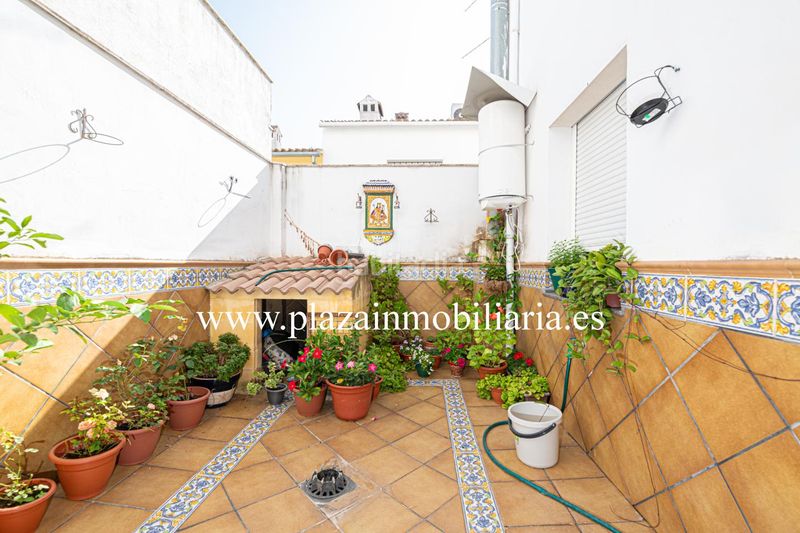Foto ff980d7b-d0fe-443b-ab57-a735444f61ad. Casa amb aparcament a jardín Lucena Lucena