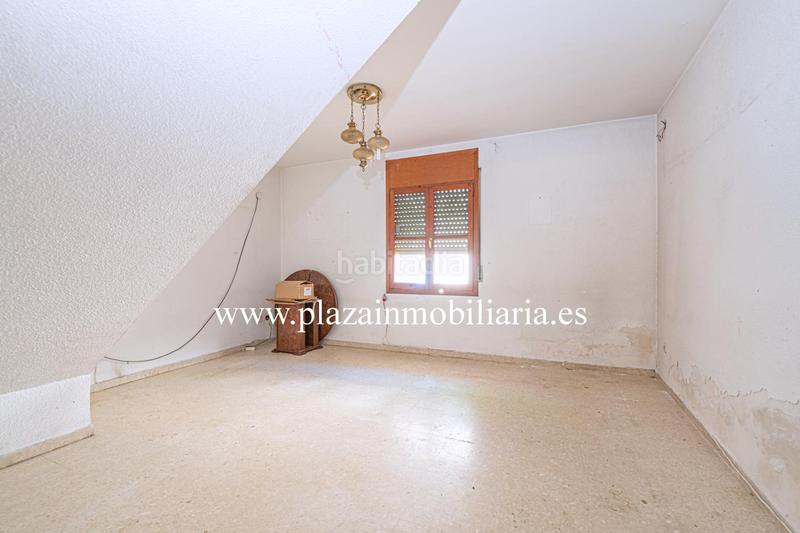 Foto 21f698bc-0e2a-4fbd-b5e1-0287a0217474. Casa  para reformar de 4 hab. zona c. juan manuel de aréjula por 128.000 euros. en Lucena