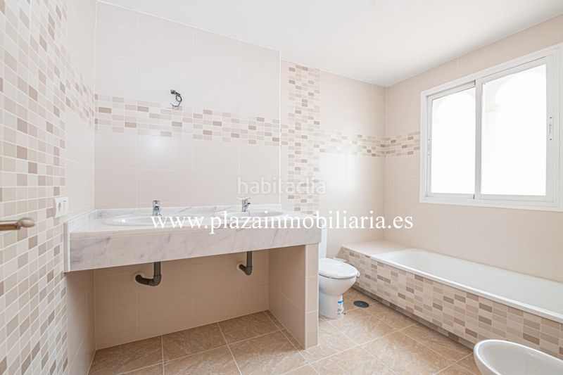 Foto 168d8d0a-4025-4dc6-b52b-2814c32a9f02. Casa amb aparcament a El Valle Lucena