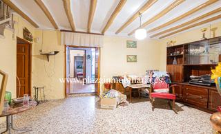 Casa a San Francisco. Casa de 3 hab. zona c. arévalo por 70.000 euros.