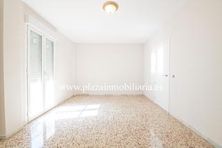 Piso en Centro. Piso de 3 hab. zona c. cabrillana por 88.000 euros.