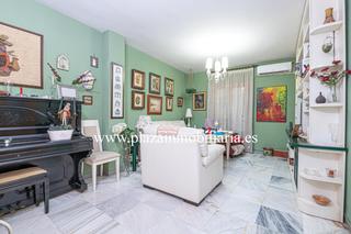 Pis a Centro. Piso de 4 hab. zona c. el peso por 110.000 euros.