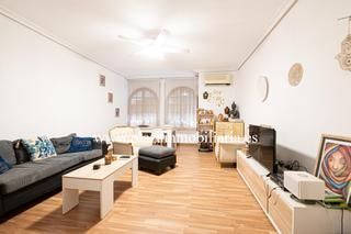 Pis a Centro. Piso de 3 hab. zona c. alhama por 125.000 euros.