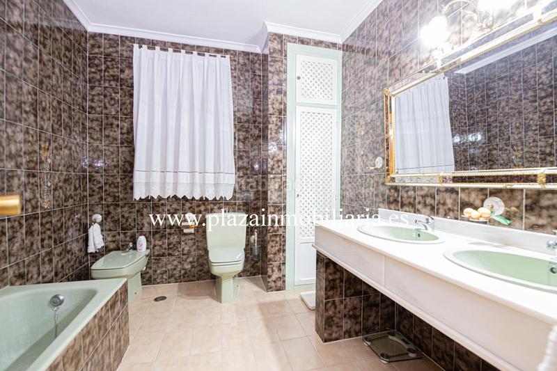 Foto a553d270-4dd8-49a9-bfdb-44c61c657744. Casa amb aparcament a Poleares Lucena