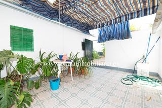 Casa a La Calzada. Casa para reforma o derribo en zona la calzada por 90.000 euros.