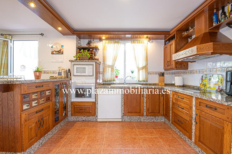 Foto c5d7d33f-df84-4ad2-a2b9-a0822d5f5442. Casa amb aparcament a El Valle Lucena