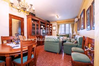 Location Appartement à Las Tinajerías - Juderías. Alquiler  piso de 3 hab. 1 planta plaza de las tres culturas por