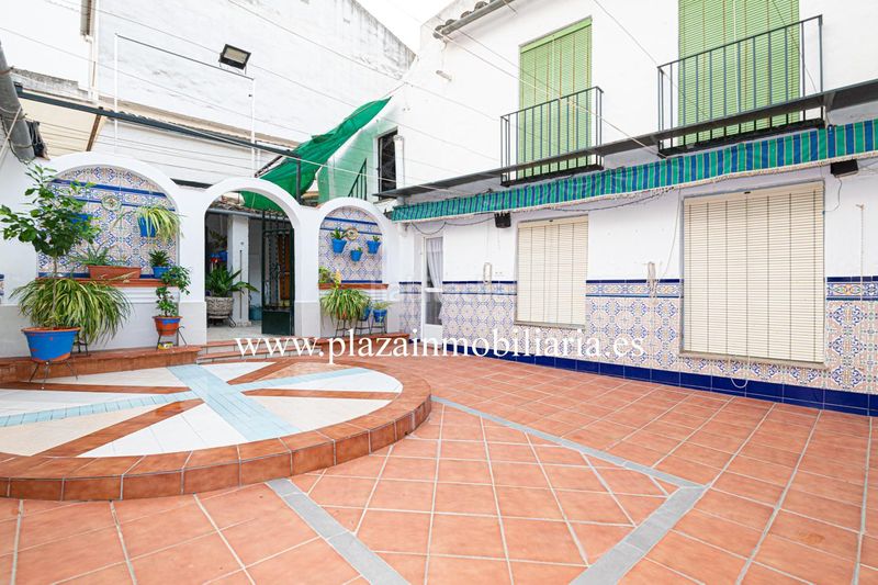Foto b9c4fab8-cee0-40c5-8d29-b33424772fd9. Casa amb aparcament a Las Tinajerías - Juderías Lucena