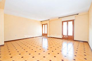 Etagenwohnung in Centro. Piso de 3 hab. zona c. san pedro por 195.000 euros.