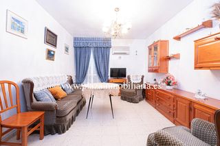 Pis a Las Tinajerías - Juderías. Piso de 3 hab. zona del barrio de santiago por 100.000 euros.