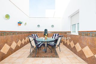 Casa en El Valle. Casa de 4 hab. junto a la avda. de la guardia civil por 240.000