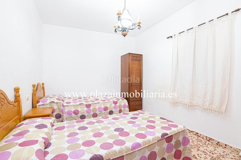 Foto c49349ff-ebf9-45a8-985d-3f7896223735. Casa amb aparcament a San Francisco Lucena