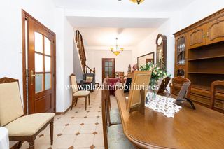 House in Las Tinajerías - Juderías. Casa de 5 hab. zona de la judería por 150.000 euros.