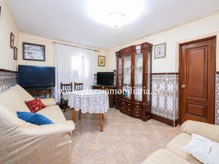 Haus in El Carmen - La Barrera. Casa de 3 hab. zona c. arcas por 72.000 euros.