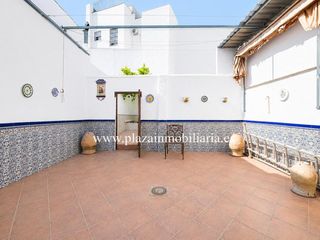 Casa a El Carmen - La Barrera. Casa de 3 hab. zona de fuente tojar por 178.000 euros.