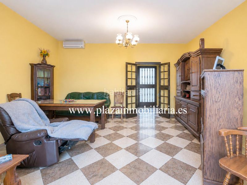 Foto cffdae71-c69c-42df-aac8-c11997dc7cd7. Casa amb aparcament a El Carmen - La Barrera Lucena