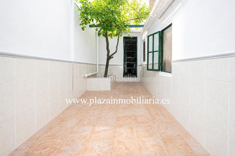Foto dc7caec8-12ff-45d3-a5fc-16ae377aa0a8. Casa amb aparcament a El Carmen - La Barrera Lucena