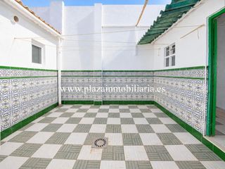 Haus in El Valle. Casa de 3 hab. zona corazón de jesús por 90.000 euros.