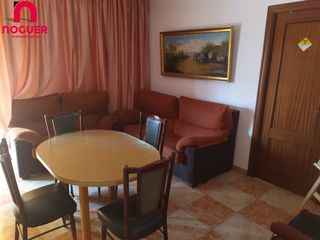 Rent Flat in Ciudad Jardín - Zoco. Solo estudiantes  piso  con ascensor  y terraza