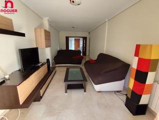 Location Appartement à Ciudad Jardín - Zoco. Piso seminuevo año 2005 junto avenida medina azahara con terraza