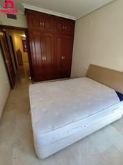Location Appartement à Ciudad Jardín - Zoco. Piso seminuevo año 2005 junto avenida medina azahara con terraza