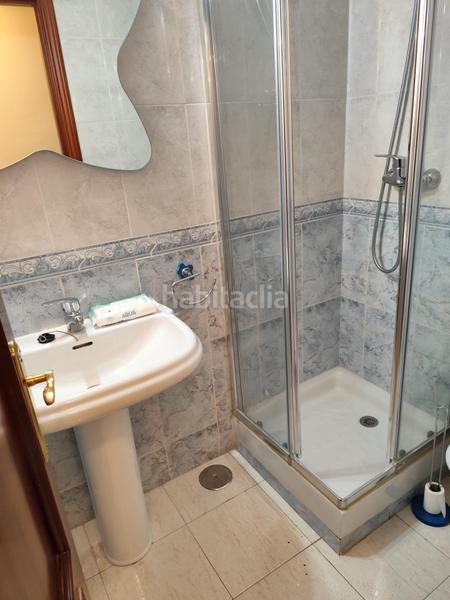 Foto b18aa4e5-3e22-4f2f-a31f-9cadfaabd157. Piso  seminuevo año 2005 junto avenida medina azahara con terraza y garaje en Córdoba