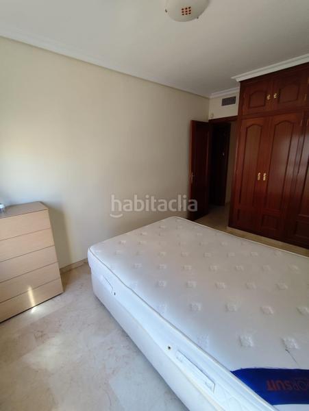 Foto b6748aa0-1230-4e1b-81bb-f851ba05a504. Piso  seminuevo año 2005 junto avenida medina azahara con terraza y garaje en Córdoba