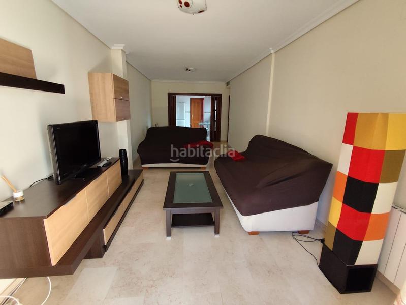 Foto c6a1f467-4c6d-4802-81da-e153629b36e0. Piso  seminuevo año 2005 junto avenida medina azahara con terraza y garaje en Córdoba