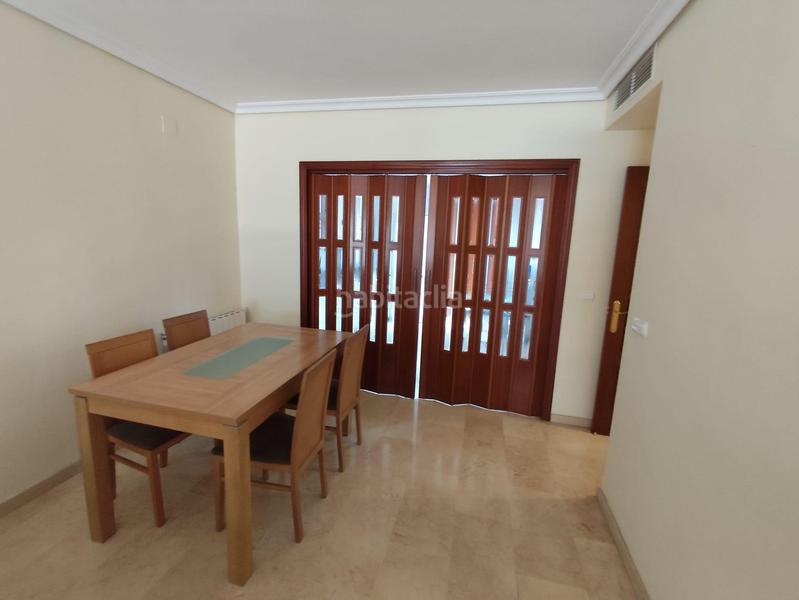 Foto f5027b19-6196-433a-9ca8-9ba1f7204072. Piso  seminuevo año 2005 junto avenida medina azahara con terraza y garaje en Córdoba