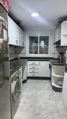 Etagenwohnung in Sector Sur. Piso en poligono guadalquivir de cuatro dormitorios