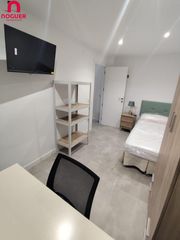 Rent Flat in Ciudad Jardín - Zoco. Piso alquiler estudiantes reformado a estrenar