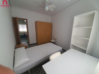 Location Appartement à Ciudad Jardín - Zoco. Piso en alquiler junto a la avenida medina azahara   solo chicas