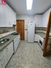 Location Appartement à Ciudad Jardín - Zoco. Alquiler sin amueblar junto republica argentina con ascensor