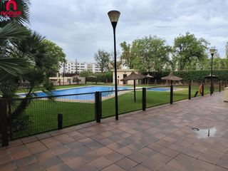 Location Appartement à Ciudad Jardín - Zoco. Urbanizacion con piscina , garaje , exterior