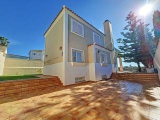 Maison à Miguel de molina 31. Casa independiente en paraíso arenal!