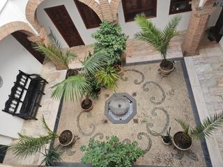 Casa  Calle santa maria de gracia 9. Edificio a la venta en buen estado en el barrio de san andrés. t