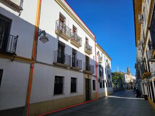 Edificio en Calle santa maria de gracia 9. Edificio a la venta en buen estado en el barrio de san andrés. t