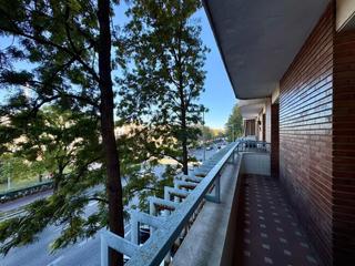 Appartement à Calle fernando de cordoba 5. Piso en el centro con 4 dormitorios con 149m para reformar!!!