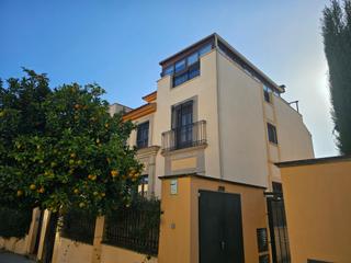 Casa aparellada a Calle licio 20. Estupenda casa en mirabueno, en esquina, luminosa y lista para e
