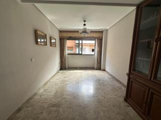 Piso en Calle de cronista maraver 11. Piso con 3 dormitorios y 2 baños en la zona de  jesús rescatado!