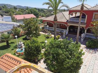 Chalet à Urbanizacion colina 104. Chalet en la urb la colina, con 10 habitaciones, piscina, casa d