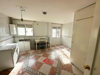 Piso en Sector Sur. Piso luminoso y acogedor en polígono guadalquivir con piscina y
