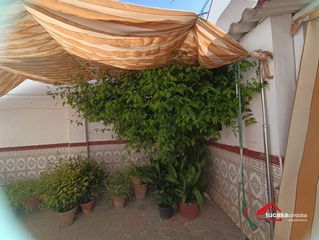 Casa a Santa Rosa - Valdeolleros. Casa con gran patio, azotea y posibilidad de ampliación en pleno