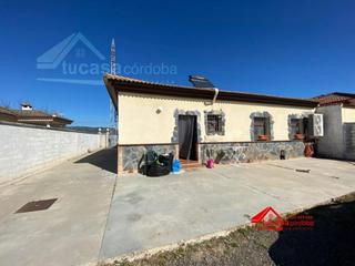 Casa a Villarrubia. Casa con terreno en el veredón de los frailes, córdoba con mucho