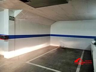 Parking voiture à Sector Sur. Plaza de aparcamiento en venta en poligono guadalquivir