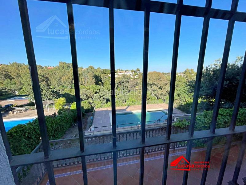 Foto e86fa9ba-e81c-4990-bc6c-c20f039d446f. Chalet  para entrar a vivir, brillante alto, cordoba en Córdoba