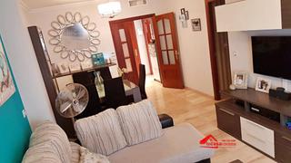 Etagenwohnung in Campo de la Verdad - Miraflores. Piso ideal,  para una gran familia, a solo 5 min de la calahorra