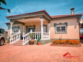 Casa a El Higuerón. Espectacular casa con piscina y seguridad en villarrubia, córdob